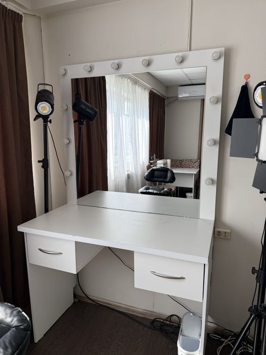Продаю визажный стол