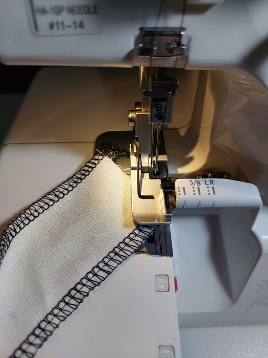 Оверлок б/у  рабочий