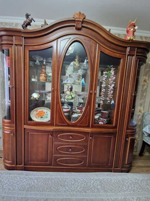 Продается стенка в гостиную