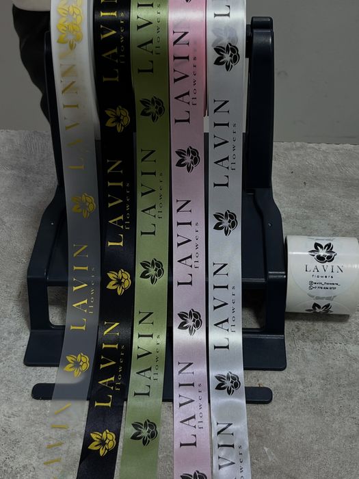 Лента и наклейка