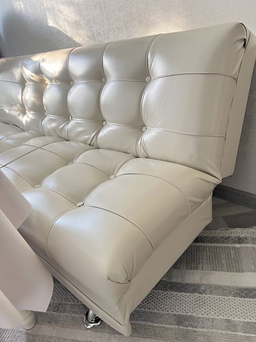 Диван продам ……………