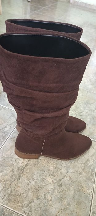 Кафяви велурени ботуши