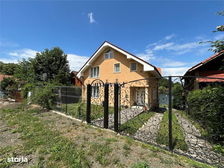 Casa de vanzare cu ponton privat la Lacul Mujdeni, judetul Satu Mare |