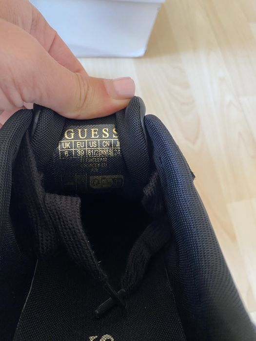 Pantofi Guess noi