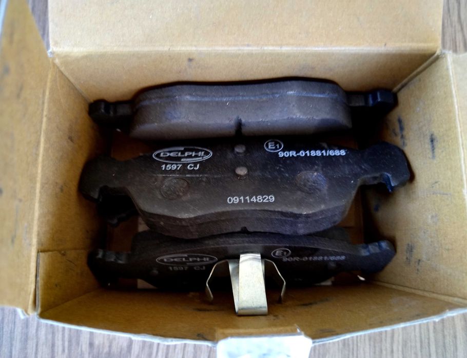 Предни спирачни накладки DELPHI, ЗА CITROËN SAXO И PEUGEOT 106