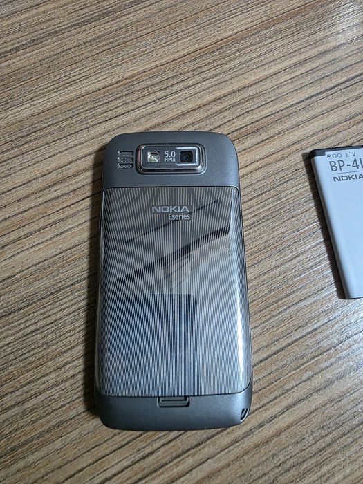 Nokia E72 silver in stare foarte buna! Necodat, Baterie noua! Gri