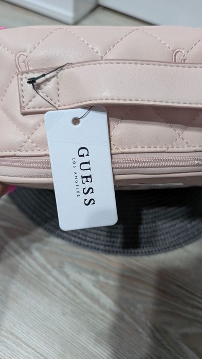 Козметична чантичка Guess