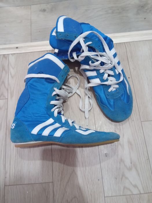 Продам Обувь для барьбы размер38