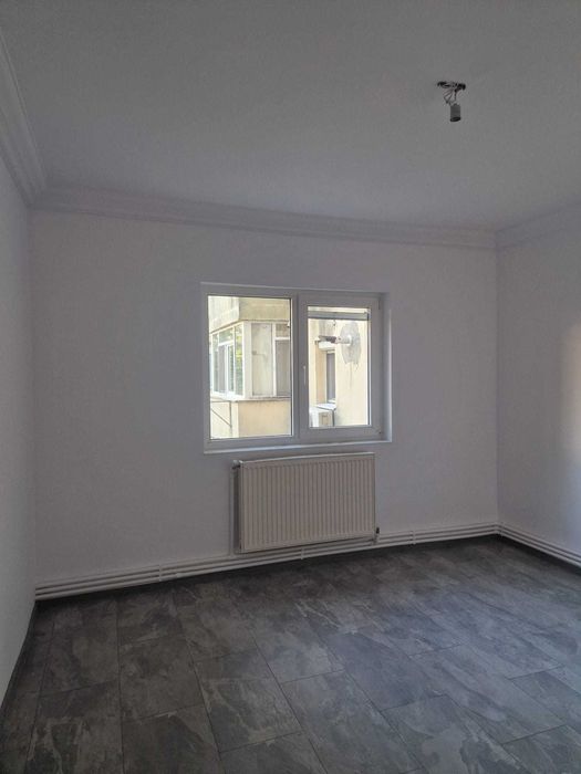 Apartament cu 3 camere renovat complet de vânzare Urziceni, Ialomița