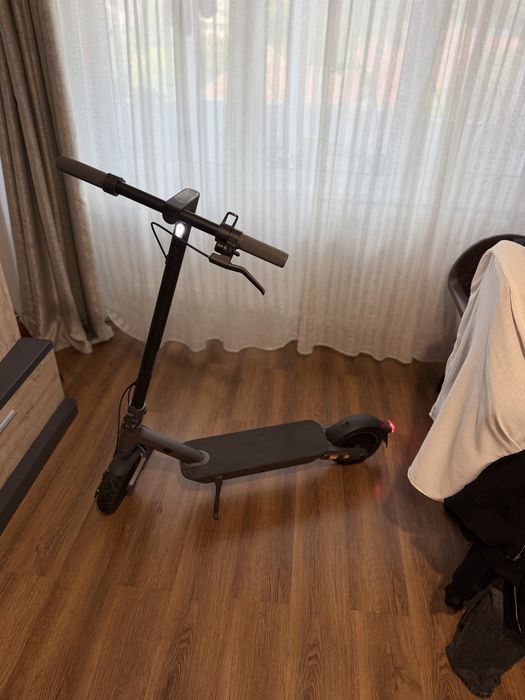 Trotinetă Xiaomi Electric Scooter 4 Ultra - încă în garanție