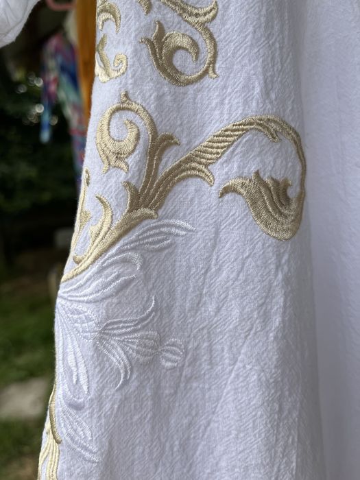 Vând rochie deosebită cu motive tradiționale