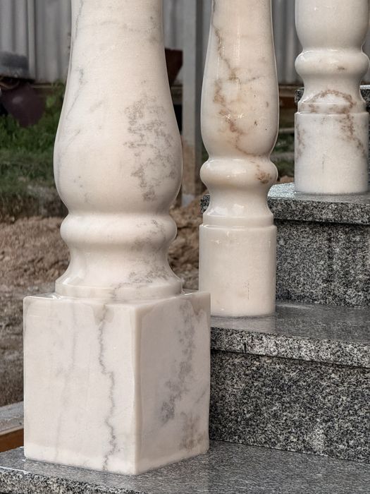Лестница из гранита балясина перила
