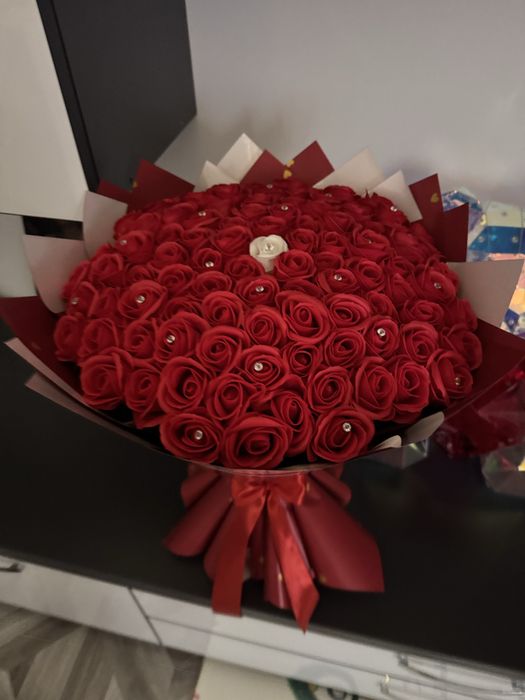 Buchete 101  de trandafiri de sapun parfumati