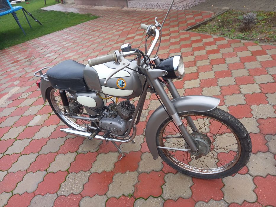 Vând motocicletă de colecție