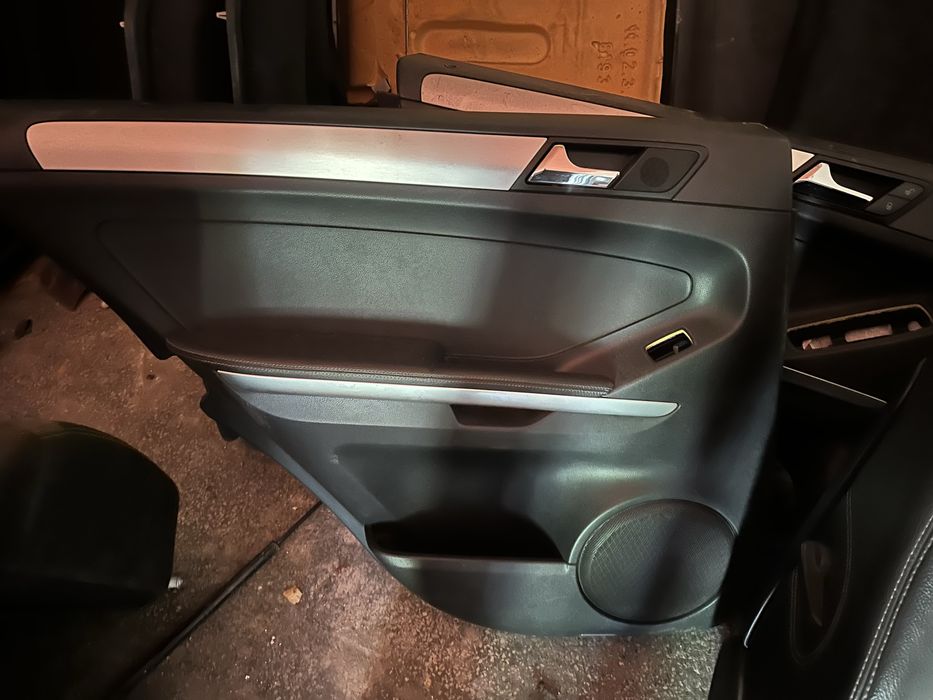 Кожени седалки - Мерцедес МЛ 2009г.