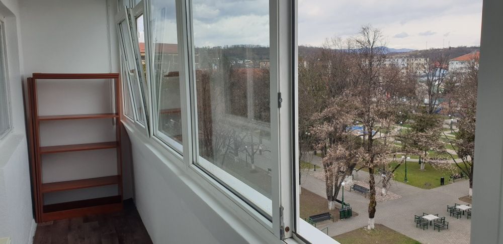 De Vânzare 2 camere  apartament Vălenii de Munte