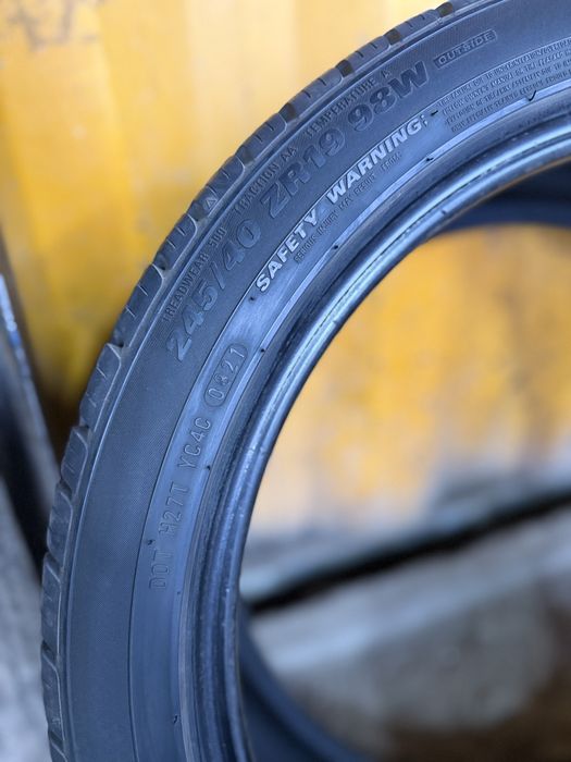 245/40/19 Kumho.