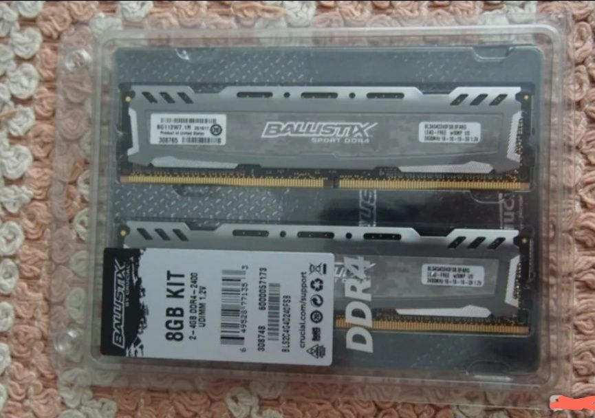 Оперативная память DDR4 2 по 4gb.