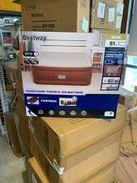 Спалня надуваема 203см/152см/51см.Вградена помпа220vBestway New