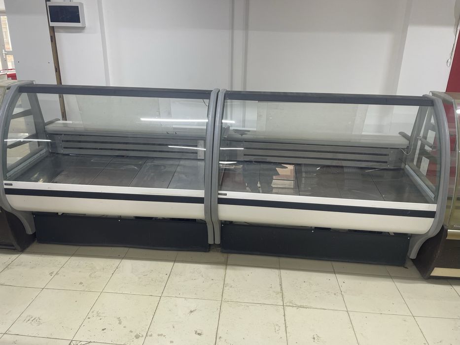 Продаются холодильники витринные стеллажы
