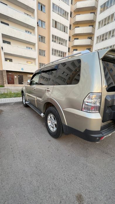 Автомобиль Mitsubishi Pagero