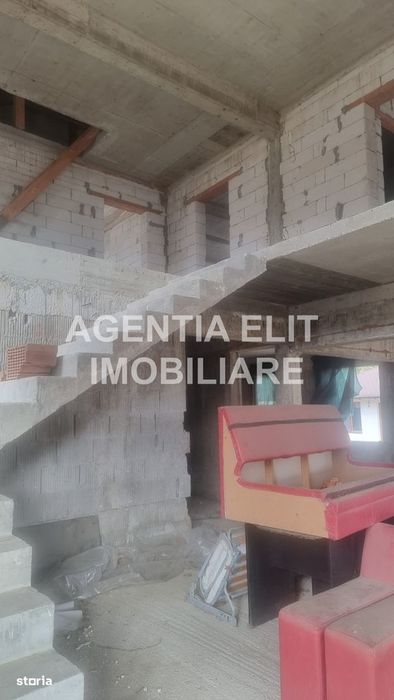 Casa la rosu, zona Baisa