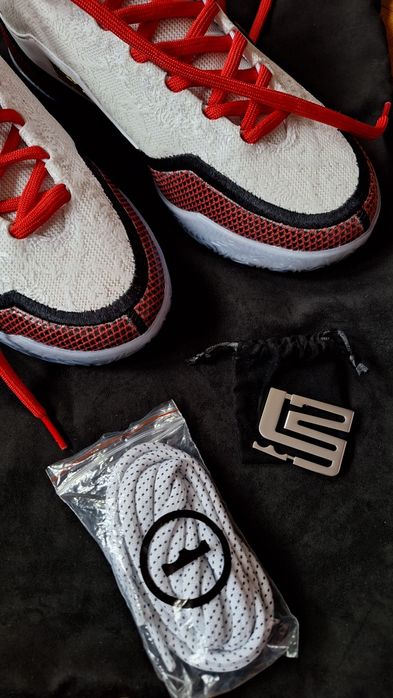 Nike LeBron XXIII
Продавам чисто нови Nike LeBroXIII. Не са носени. Номер 42. Цена 150€