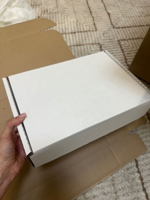 Упаковочные белые коробки