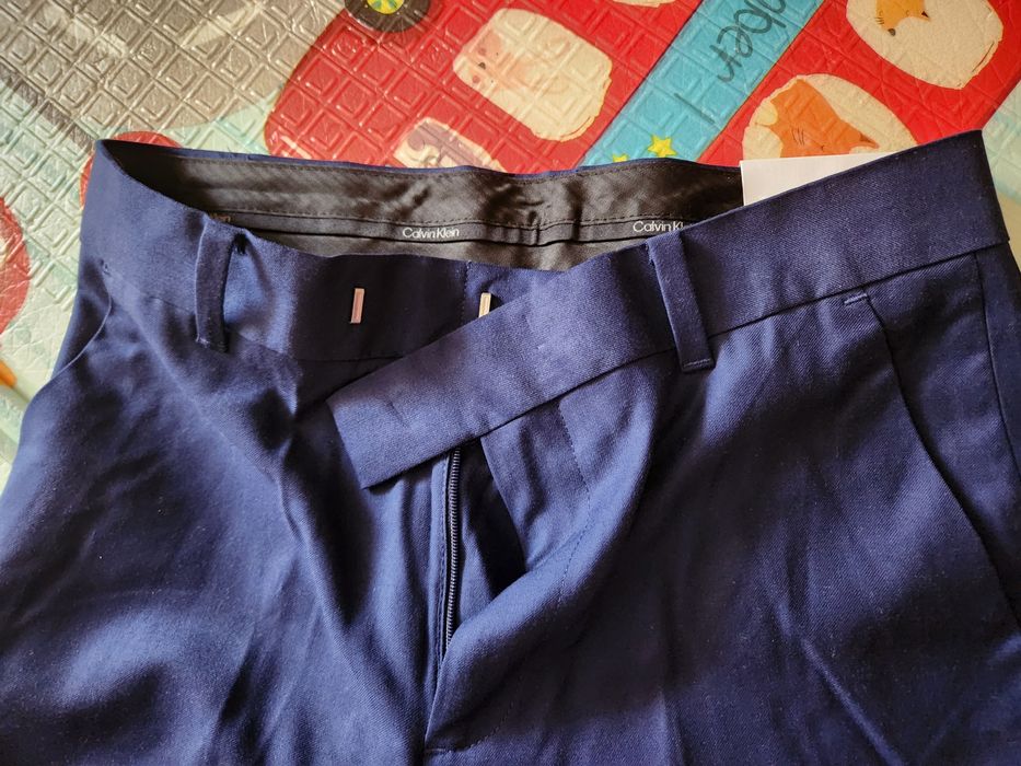 Продам брюки для школы Calvin Klein