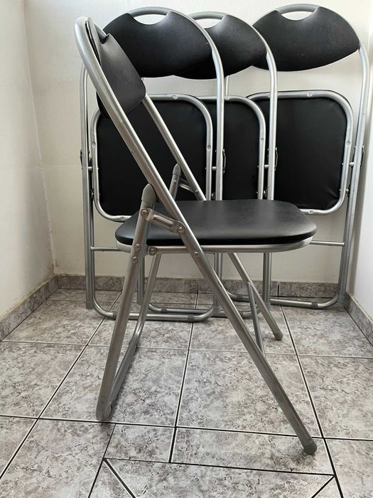 Продавам комплект 4 бр. нови сгъваеми столове за кухня