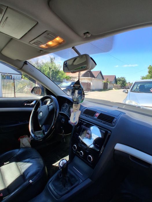 Vând Skoda 1.9 ...