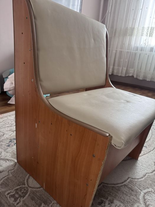Отдам даром кухонный диван
