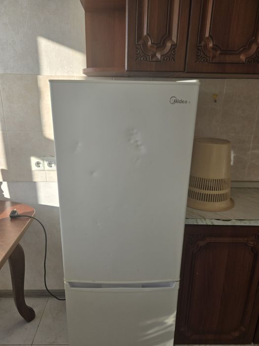 Холодильник Midea б/у продаю жк нова сити
