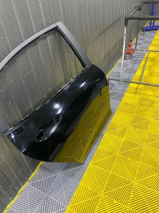 Onix orqa radnoy eshik