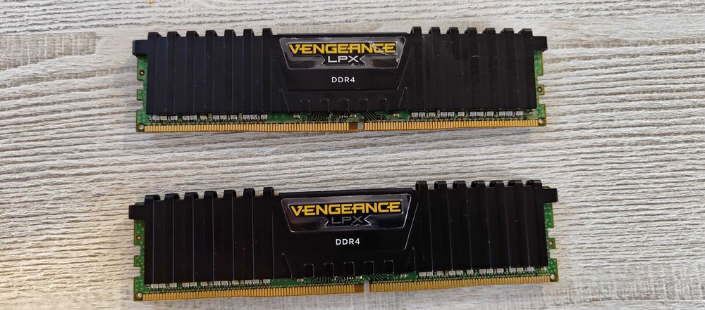 Memorie RAM DDR4 2x8 16gb