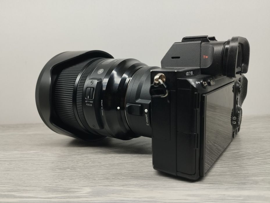 Sony Alpha A7 3, Sigma 24-105 obyektiv bilan 
Sony 24-105 E MOUNT bila