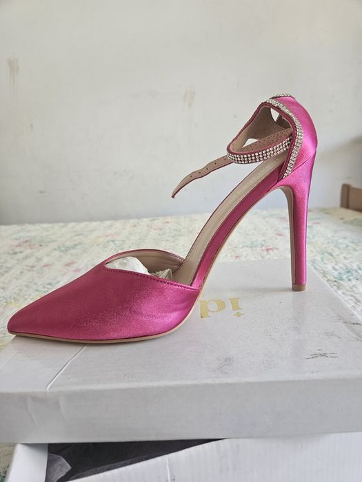 Sandale stileto Fucsia. Culoare: Roz