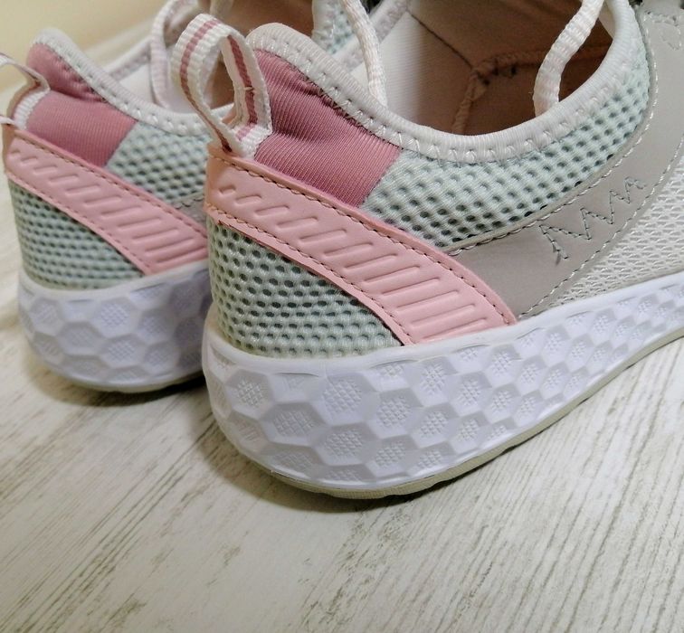 Дамски маратонки Bench 37