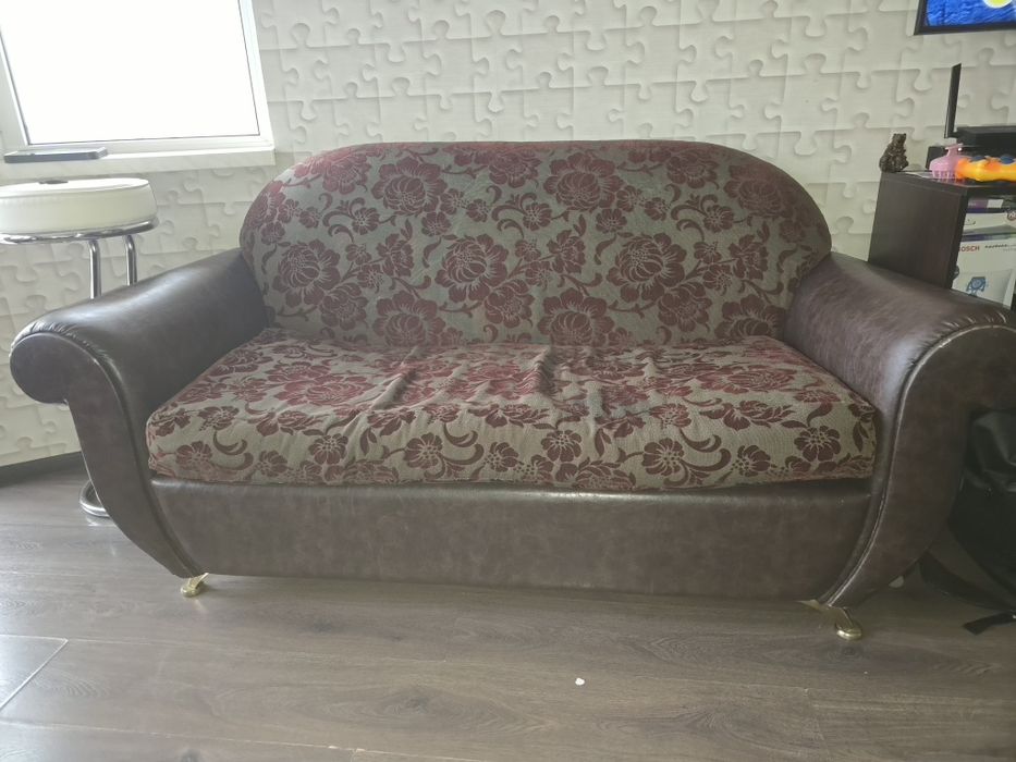 Продавам диван – запазен и удобен