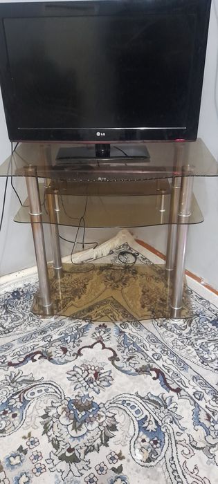 Телевизор вместе с подставкой