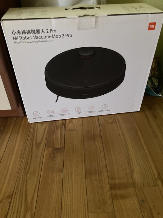 Робат пылесос , очень хорошом состоянии , удобен в использовании . Отл