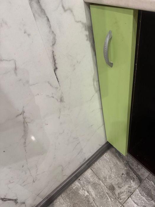 Врати за кухня с мехинизми и панти