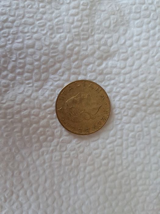 Продавам различни монети.