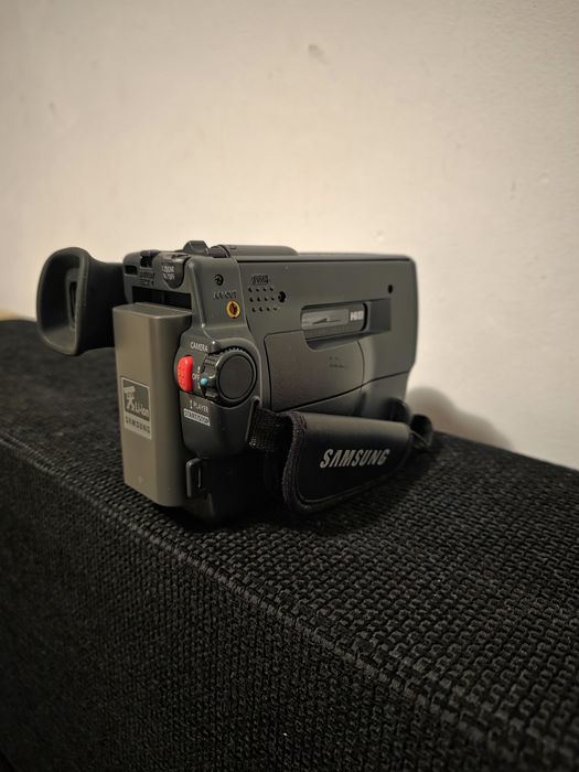 Cameră video Samsung Hi8 Video8 + Accesorii complete + Geantă Samsonite