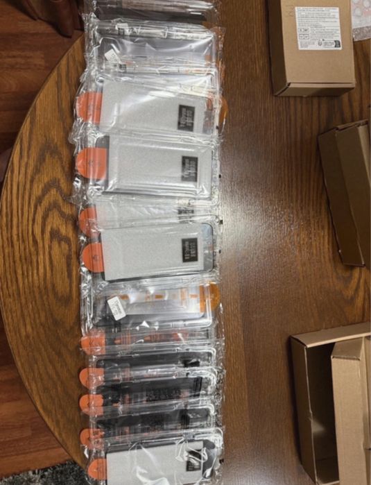 Folie de sticla Iphone 15 si 17 Pro Max cu aplicare usoara.