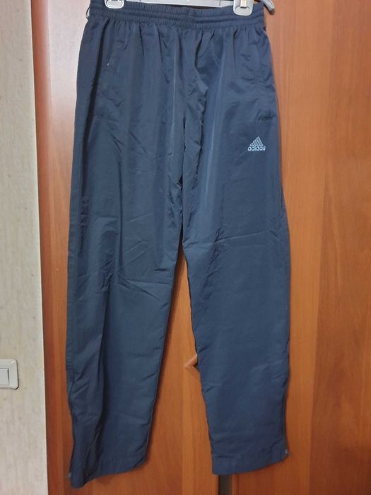 Продаю спортивный костюм