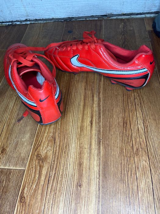 Детские бутсы Nike.