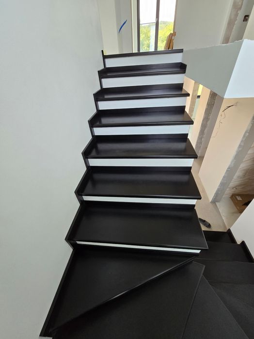 Scări din lemn masiv/Balustrade/Riflaje