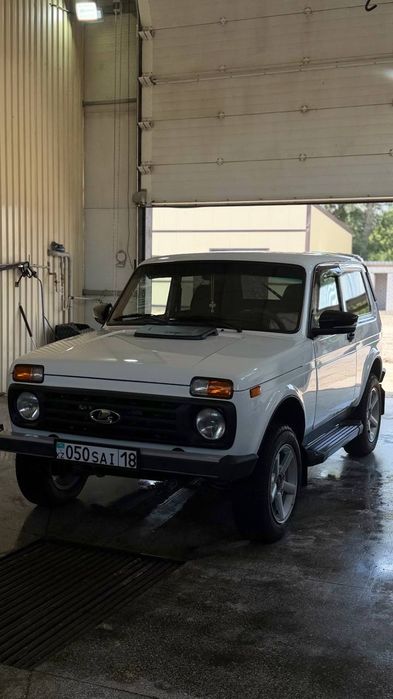 Продам машину Lada Niva Urban.