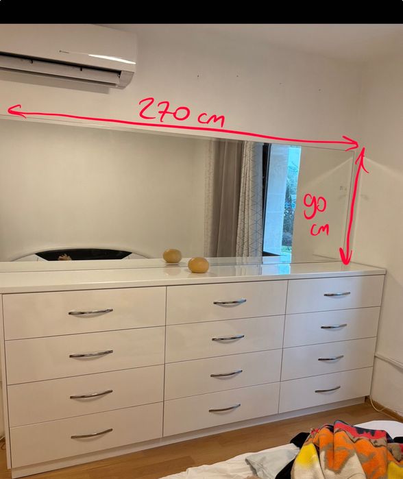 секция с чекмеджета и огледало